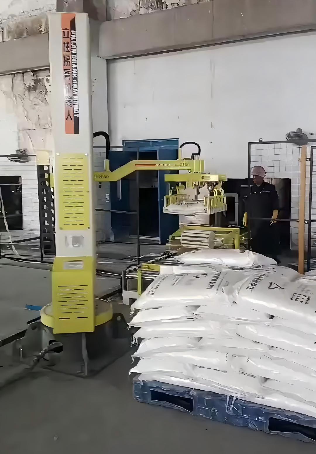 郑州化工袋装物料高位码垛案例：立柱码垛机成品仓储码垛应用